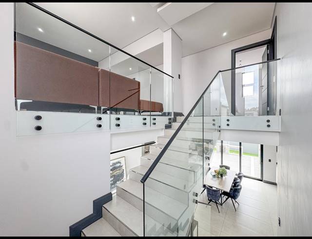 5 BEDROOM HOUSE FOR SALE IN MIDSTREAM HEIGHTS